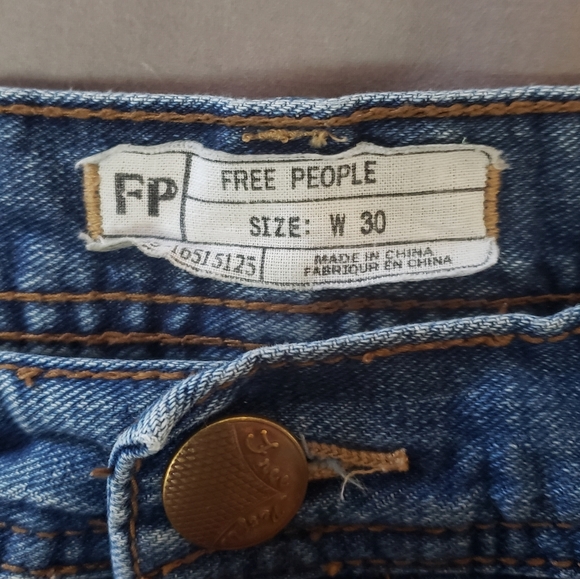Free People button-fly shorts size 30 waist - Picture 3 of 3